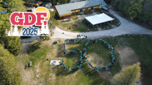 Des élèves forment un 50!